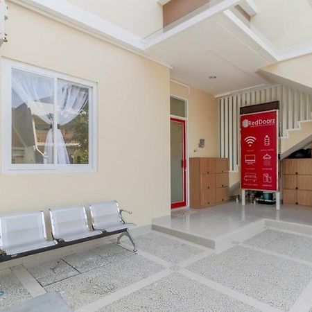 Reddoorz Near Soekarno Hatta Airport Джакарта Экстерьер фото
