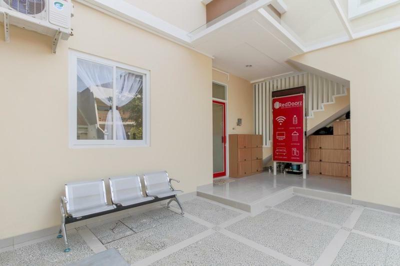Reddoorz Near Soekarno Hatta Airport Джакарта Экстерьер фото